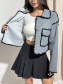 Chaqueta Corta Bicolor con Detalles de Contraste