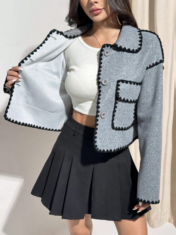 Chaqueta Corta Bicolor con Detalles de Contraste - Image 6