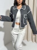 Chaqueta Corta Bicolor con Detalles de Contraste