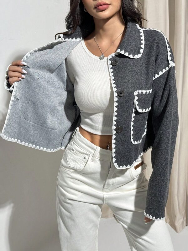 Chaqueta Corta Bicolor con Detalles de Contraste - Image 25