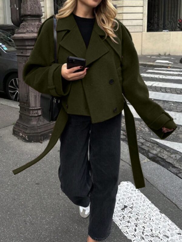 Chaqueta Corta de Lana con Detalles de Diseño y Cuello Camisero - Image 36