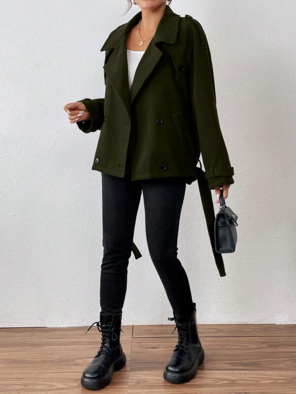 Chaqueta Corta de Lana con Detalles de Diseño y Cuello Camisero - Image 40