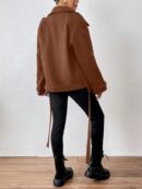 Chaqueta Corta de Lana con Detalles de Diseño y Cuello Camisero