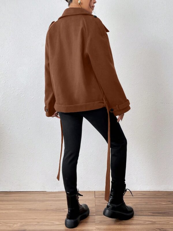 Chaqueta Corta de Lana con Detalles de Diseño y Cuello Camisero - Image 9