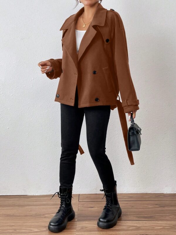 Chaqueta Corta de Lana con Detalles de Diseño y Cuello Camisero - Image 13