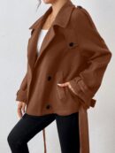 Chaqueta Corta de Lana con Detalles de Diseño y Cuello Camisero