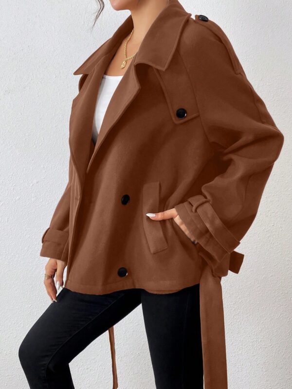 Chaqueta Corta de Lana con Detalles de Diseño y Cuello Camisero - Image 14