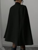Capa Elegante de Cuello Alto en Contraste Estilo Chino