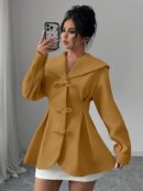 Abrigo Elegante Blanco con Cuello Marinero y Botones Frontales