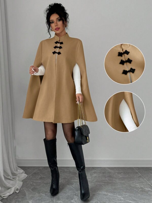 Capa Elegante de Cuello Alto en Contraste Estilo Chino - Image 26