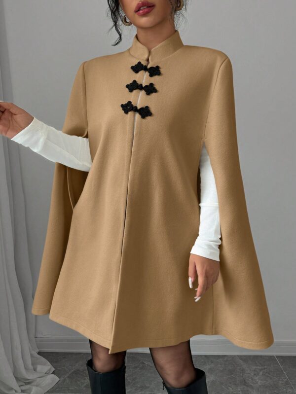 Capa Elegante de Cuello Alto en Contraste Estilo Chino - Image 28