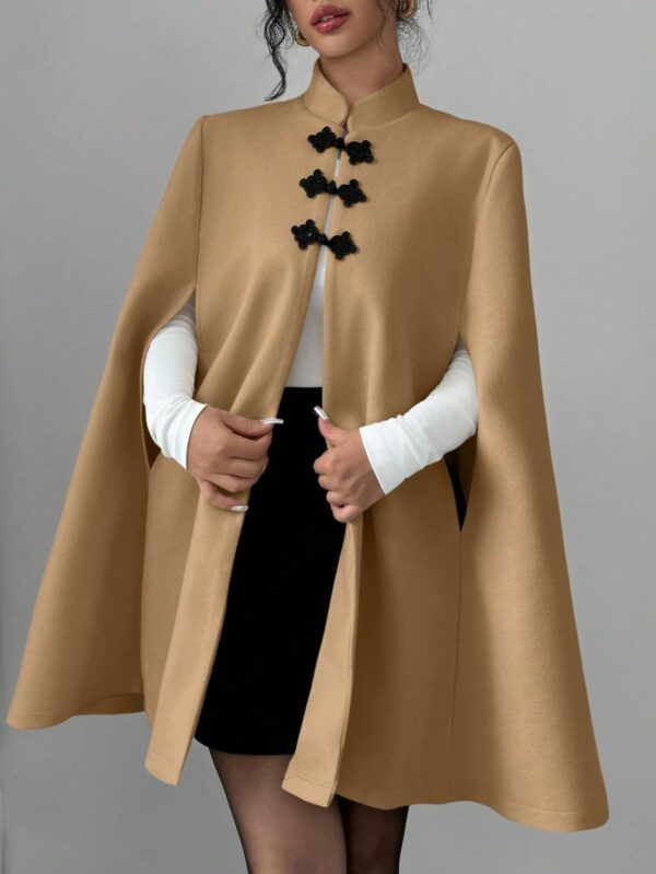 Capa Elegante de Cuello Alto en Contraste Estilo Chino - Image 31