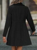 Chaqueta Elegante con Panel Peludo y Botón Doble