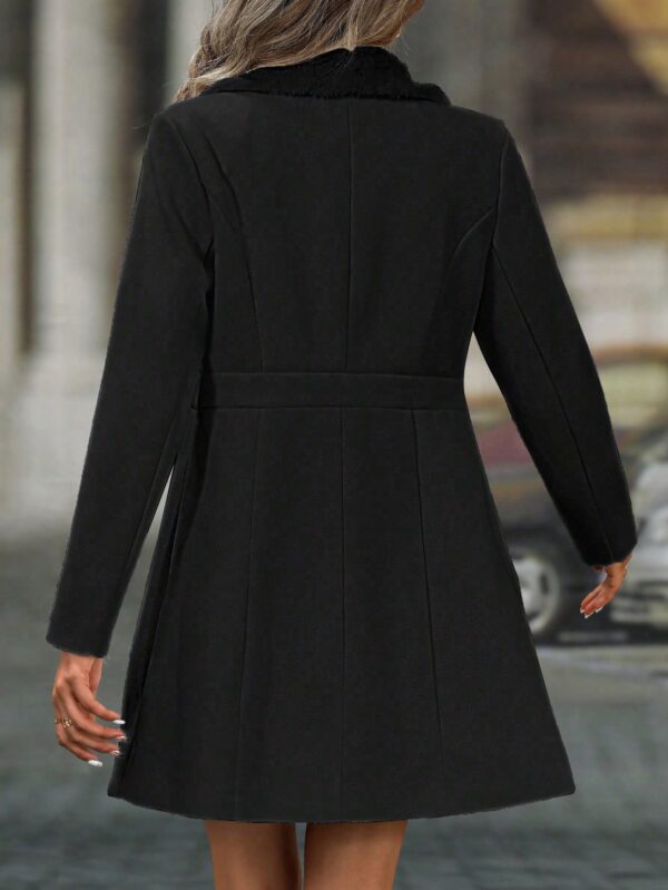 Chaqueta Elegante con Panel Peludo y Botón Doble - Image 68