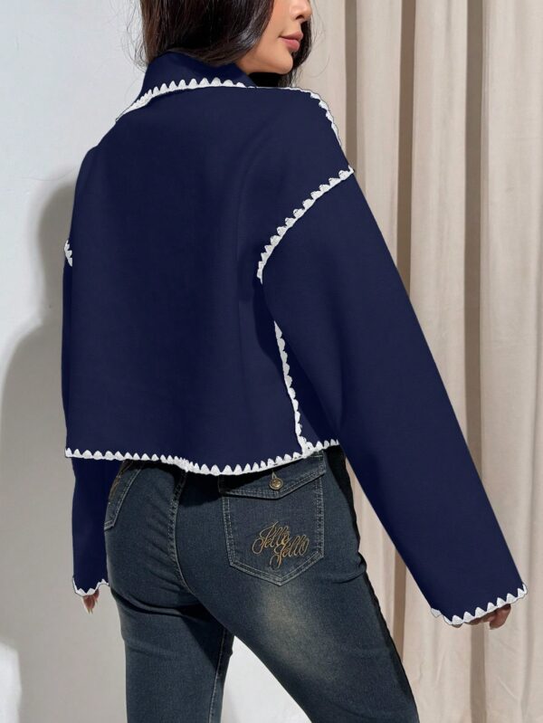 Chaqueta Corta Bicolor con Detalles de Contraste - Image 14
