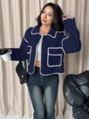 Chaqueta Corta Bicolor con Detalles de Contraste