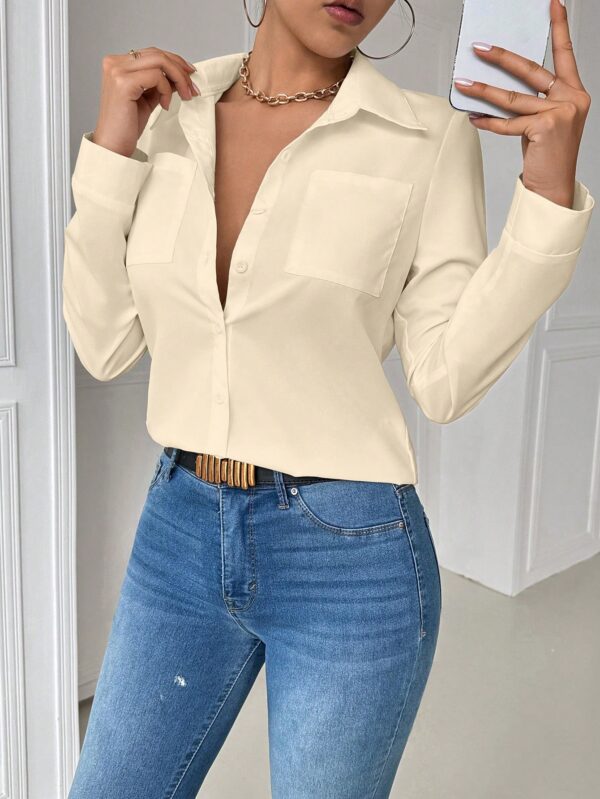 Blusa Casual Blanca de Manga Larga con Cuello y Bolsillo - Image 46