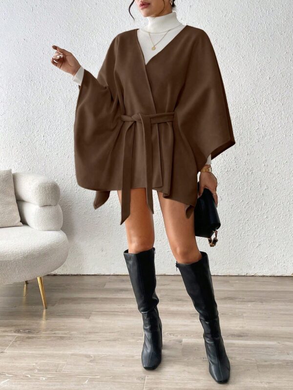 Abrigo Minimalista Versátil con Capa para Otoño/Invierno - Image 7