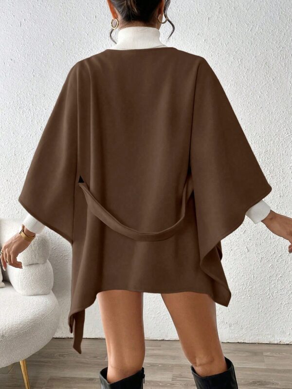 Abrigo Minimalista Versátil con Capa para Otoño/Invierno - Image 8