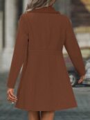 Chaqueta Elegante con Panel Peludo y Botón Doble
