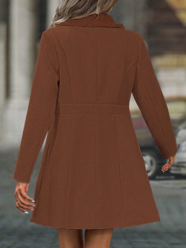 Chaqueta Elegante con Panel Peludo y Botón Doble - Image 26