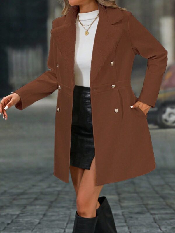 Chaqueta Elegante con Panel Peludo y Botón Doble - Image 28