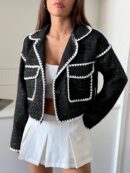 Chaqueta Corta Bicolor con Detalles de Contraste
