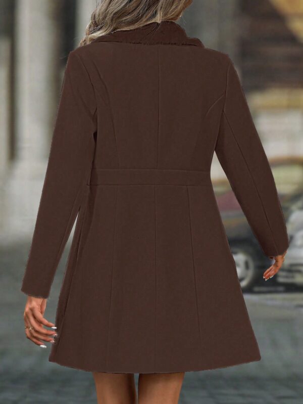 Chaqueta Elegante con Panel Peludo y Botón Doble - Image 20
