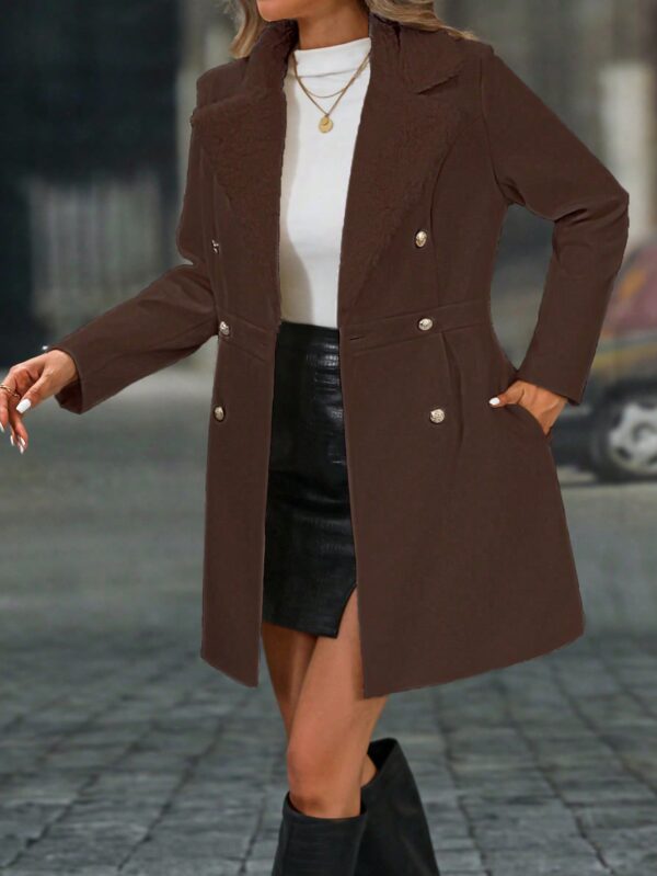 Chaqueta Elegante con Panel Peludo y Botón Doble - Image 22