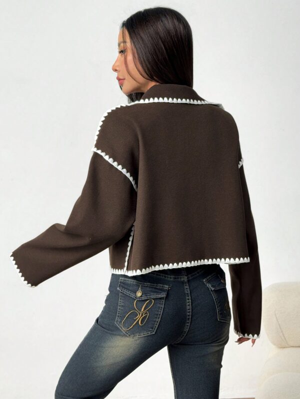 Chaqueta Corta Bicolor con Detalles de Contraste - Image 27