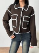 Chaqueta Corta Bicolor con Detalles de Contraste