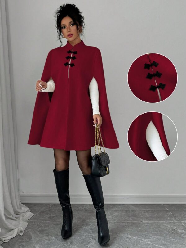 Capa Elegante de Cuello Alto en Contraste Estilo Chino - Image 7