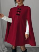 Capa Elegante de Cuello Alto en Contraste Estilo Chino