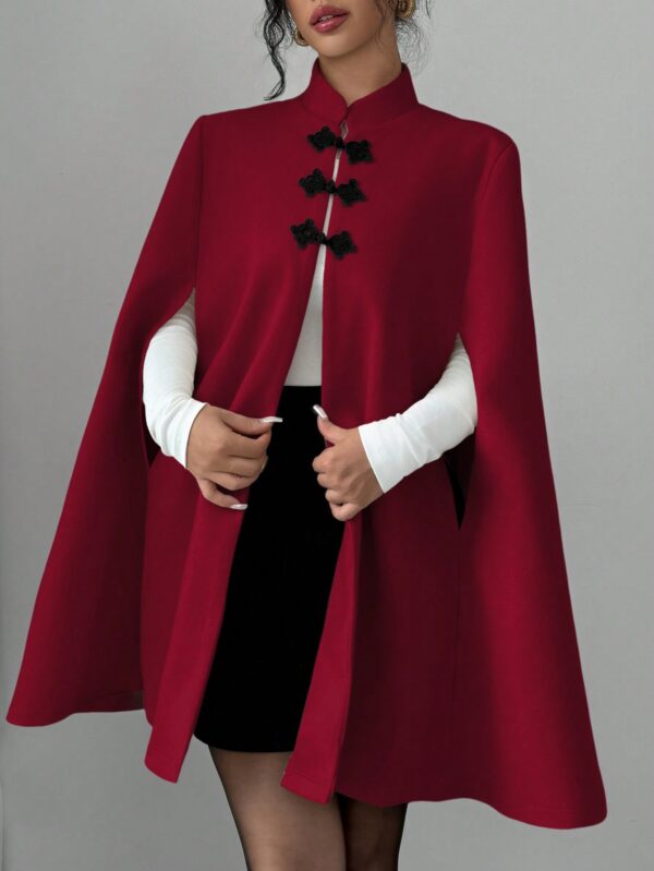 Capa Elegante de Cuello Alto en Contraste Estilo Chino - Image 12