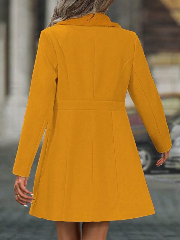 Chaqueta Elegante con Panel Peludo y Botón Doble - Image 32