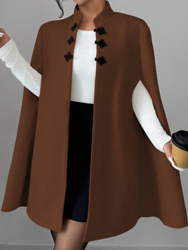 Capa Elegante de Cuello Alto en Contraste Estilo Chino - Image 14