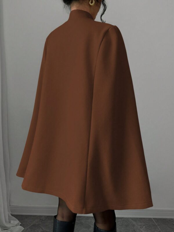 Capa Elegante de Cuello Alto en Contraste Estilo Chino - Image 15