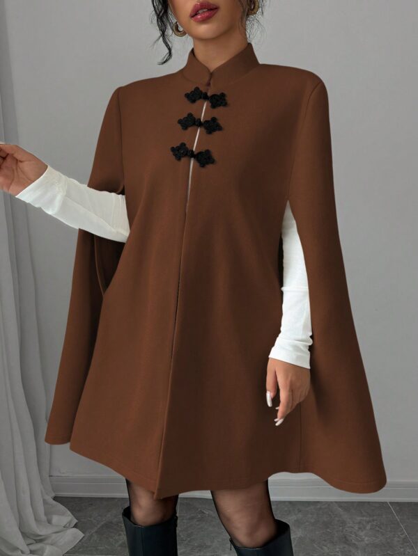 Capa Elegante de Cuello Alto en Contraste Estilo Chino - Image 18