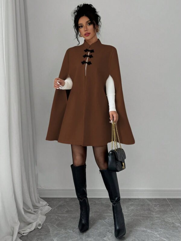 Capa Elegante de Cuello Alto en Contraste Estilo Chino - Image 20