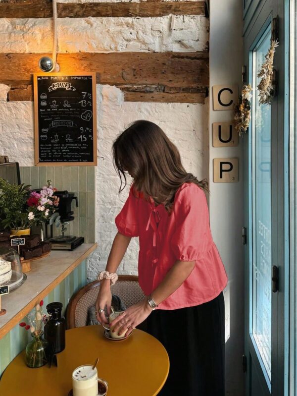 Blusa Mujer con Mangas Puff, Lazo y Peplum - Image 13