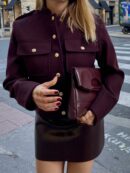 Chaqueta Otoñal para Mujer Color Vino con Botones y Bolsillos