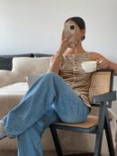 Blusa Elegante de Rayas con Botones y Abertura Frontal