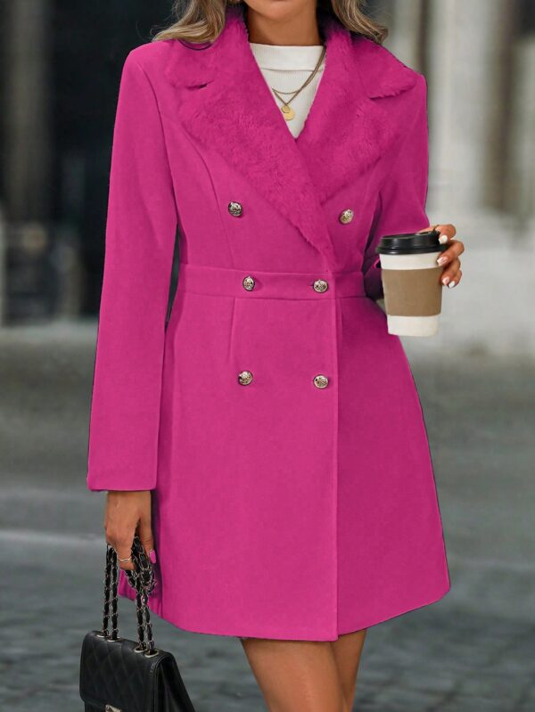Chaqueta Elegante con Panel Peludo y Botón Doble