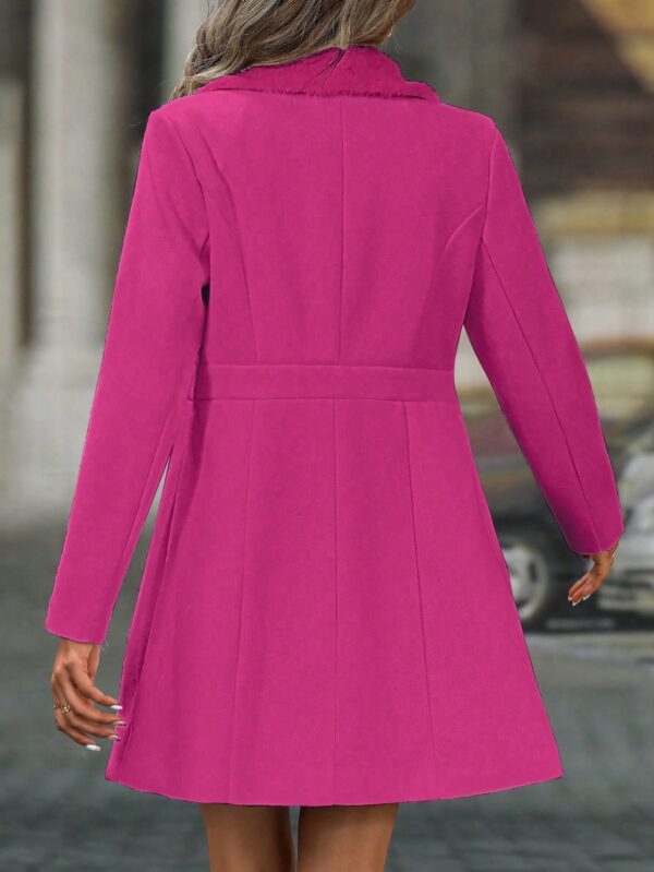 Chaqueta Elegante con Panel Peludo y Botón Doble - Image 2