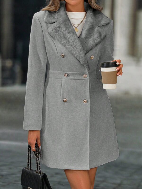 Chaqueta Elegante con Panel Peludo y Botón Doble - Image 7