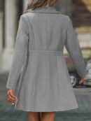 Chaqueta Elegante con Panel Peludo y Botón Doble