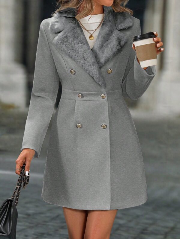 Chaqueta Elegante con Panel Peludo y Botón Doble - Image 10
