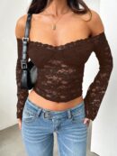 Blusa Y2K Ajustada con Hombros Descubiertos y Manga Larga de Encaje