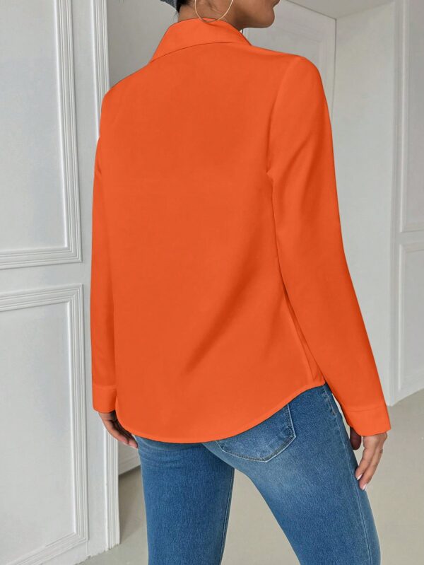 Blusa Casual Blanca de Manga Larga con Cuello y Bolsillo - Image 48