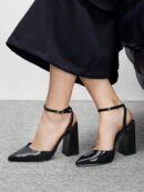 Zapatos de Tacón Grueso en Rojo Vino con Correa en el Tobillo